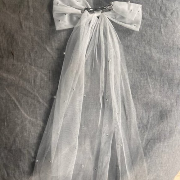 Six Stories Bridal Bachelorette Veil - Picture 2 of 2